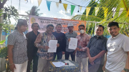 Ketua CDOB TKL Tandatangani MoU dengan Peneliti Pusat Studi Kebijakan Publik Unlam