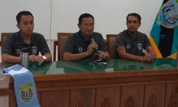 Bos Lyly Bakery dan Belikopi, Manajer Baru Persela Lamongan