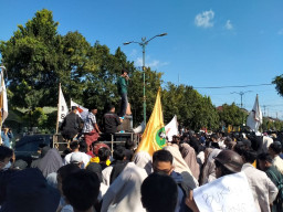 Demo Kantor DPRD, Mahasiswa Sumenep Tolak Kenaikan Harga BBM hingga Jokowi 3 Periode