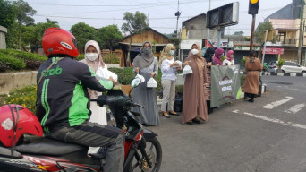 BPJS Ketenagakerjaan Gresik Berbagi Takjil