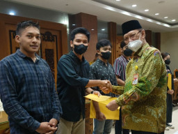 Penghargaan Mahasiswa UWKS Berprestasi