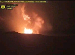 Anak Gunung Krakatau Semburkan Lava Pijar, Warga: Kita Berdoa pada ALLAH SWT