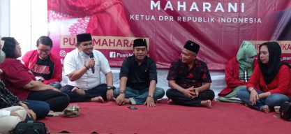 Guruh Sukarno Putra Gelar Reses dengan Pedagang Asongan dan PKL Makam Bung Karno