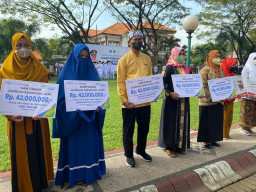 Hardiknas, BPJAMSOSTEK Serahkan Manfaat Program JKM Siswa Magang