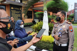 Ayo Tertib Lalin! Polres Blitar Kota Mulai Berlakukan ETLE Mobile INCAR