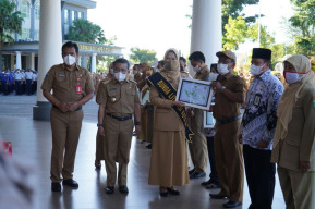 13 Sekolah di Kota Batu Terima Sertifikat Akreditasi Perpustakaan