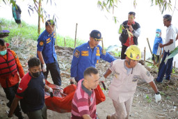 Mayat Pria Ditemukan Mengambang di Bantaran Kali Madiun