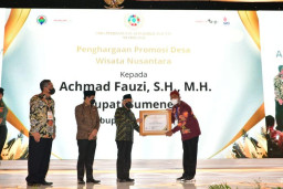 Bupati Sumenep Terima Penghargaan dari Kemendes-PDTT