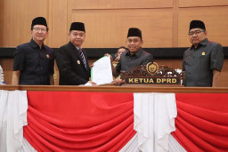 Pj. Bupati Beri Jawaban Terhadap Pandangan Umum Fraksi-Fraksi Dewan