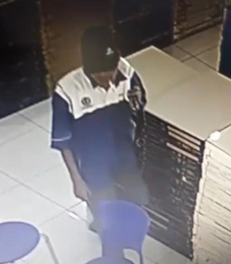 Nekat, Terekam CCTV, Siang Bolong Pria di Ponorogo Ini Curi Montor