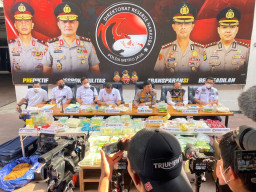 Kelabuhi Petugas, Narkoba Disimpan Dalam Wadah Teh China dan Hydro Coco