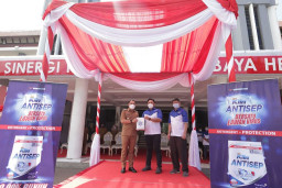 3.500 Paket Soklin Antisep Dibagikan ke Puskesmas dan Faskes di Surabaya