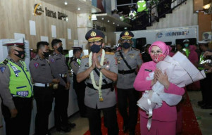 Kapolda Metro Jaya Pimpin Upacara Sertijab Dirlantas dan Kabiddokkes