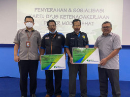 RS Muhammadiyah Lamongan Bantu Perlindungan Jamsostek Mitra Driver Ambulance