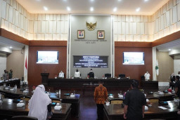 Wali Kota dan DPRD Tanda Tangani Persetujuan bersama Raperda Kota Batu