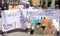 Kisruh Yayasan, Puluhan Jamaah NU di Lamongan Geruduk Kantor Desa