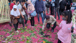 Berburu Berkah dari Tumpeng Porak Ponorogo