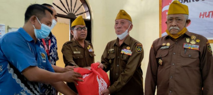 PWI Sidoarjo dan Alfamart Gelar Baksos untuk Veteran, Sambut HUT RI ke-77