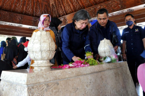 Peringati HUT RI ke-77, DPW NasDem Jatim Ziarah ke Makam Bung Karno