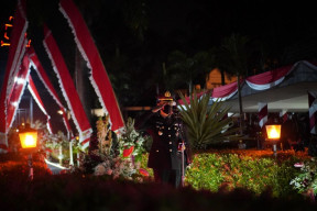 Kapolres Batu Pimpin Apel Kehormatan dan Renungan Suci di TMP Kota Batu