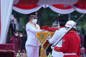 Wakil Wali Kota Pimpin Upacara Penurunan Bendera Merah Putih di Balaikota