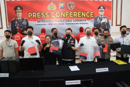 Sindikat Judi Online Surabaya Digulung, Tujuh Pelaku Digelandang