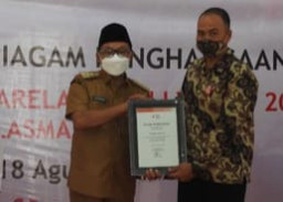 Motivasi Mayarakat, Wali Kota Malang Malang Serahkan Penghargaan Pendonor Darah