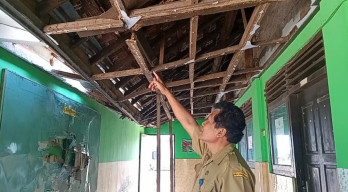 Lagi, Atap Nyaris Ambruk, Dua Kelas SD Purwosari Ponorogo Dikosongkan