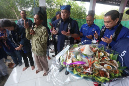 Kenduri Bahari, DPW NasDem Jatim Tanam Ribuan Mangrove hingga Larung Sesaji
