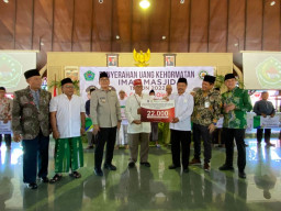 Bank Jatim Bersama BPJS Ketenagakerjaan Lindungi 22.000 Imam Masjid se-Jatim