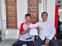 Pemerintahan Desa Junrejo Beri Bantuan Biaya Transportasi dan Lauk Pauk