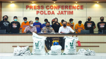 Jatanras Polda Jatim Amankan Tujuh Tersangka Penggelapan Gula 30 Ton