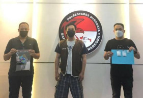 Nyambi Edarkan Sabu, Pengemudi Ojol Dibekuk Polisi