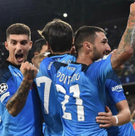 Napoli Bantai Liverpool 4-1