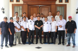 Terima Kades Suban Jeriji dan Gumawang, Pj. Bupati Segera Tinjau Kedua Desa