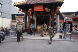 Bentuk Kepedulian Satlantas Polrestabes Surabaya Kepada Antar Umat Beragama