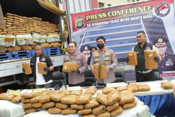 Satnarkoba Polres Jakarta Barat Ungkap Ganja 304 kg