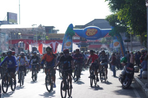 Satlantas Polres Batu Kolaborasi dengan Disparta  Gelar Tour Gowes Wisata Nasional
