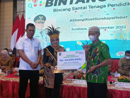 Tiga Ahli Waris Bunda PAUD Surabaya Terima Santunan JKM BPJS Ketenagakerjaan