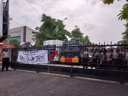 Buntut Tragedi Kanjuruhan, Desakan Copot Kapolda Jatim Menggaung di Surabaya