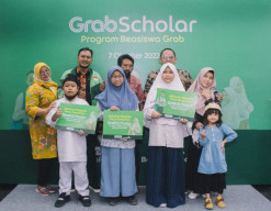 Ratusan Anak Mitra Berprestasi Surabaya dapat Beasiswa Grab