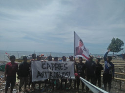 Kibarkan Gambar Firli, Nelayan Banggai Ingin Capres Antikorupsi