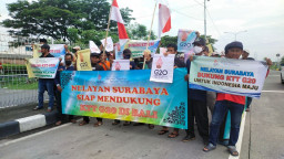 Dukung KTT G20 di Bali, Nelayan Surabaya Gelar Aksi Flash Mob di Jembatan Suramadu