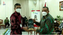Bantu Perlindungan Pekerja Rentan, Bank Jatim Dapat Anugerah Paritrana Award