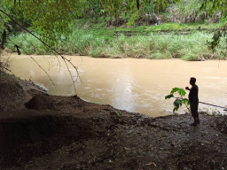Main di Sungai, Bocah 10 Tahun di Ponorogo Hanyut