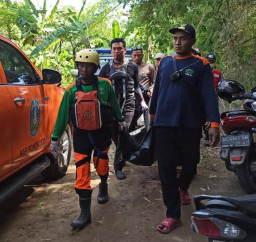 Jenasah Adam Ditemukan Hanyut 12 Kilometer di Sungai Sekayu Ponorogo