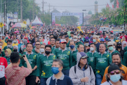 Jalan Sehat Hari Jadi ke-77 Jatim, Dirut SIER Sanjung Keindahan Kota Madiun