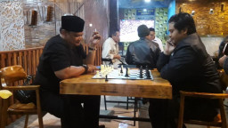 Berlangsung Sengit, Pertandingan Catur Antara Kejari Batu Lawan Jurnalis