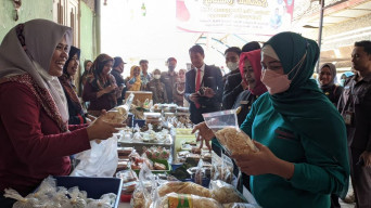 Sambangi Kader Kelurahan dan Desa, Ketua TP-PKK Ponorogo Jaring Puluhan Produk Lokal