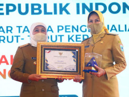 Penghargaan dari Kemenkeu RI untuk Pemkot Batu, Diserahkan Gubernur Jatim